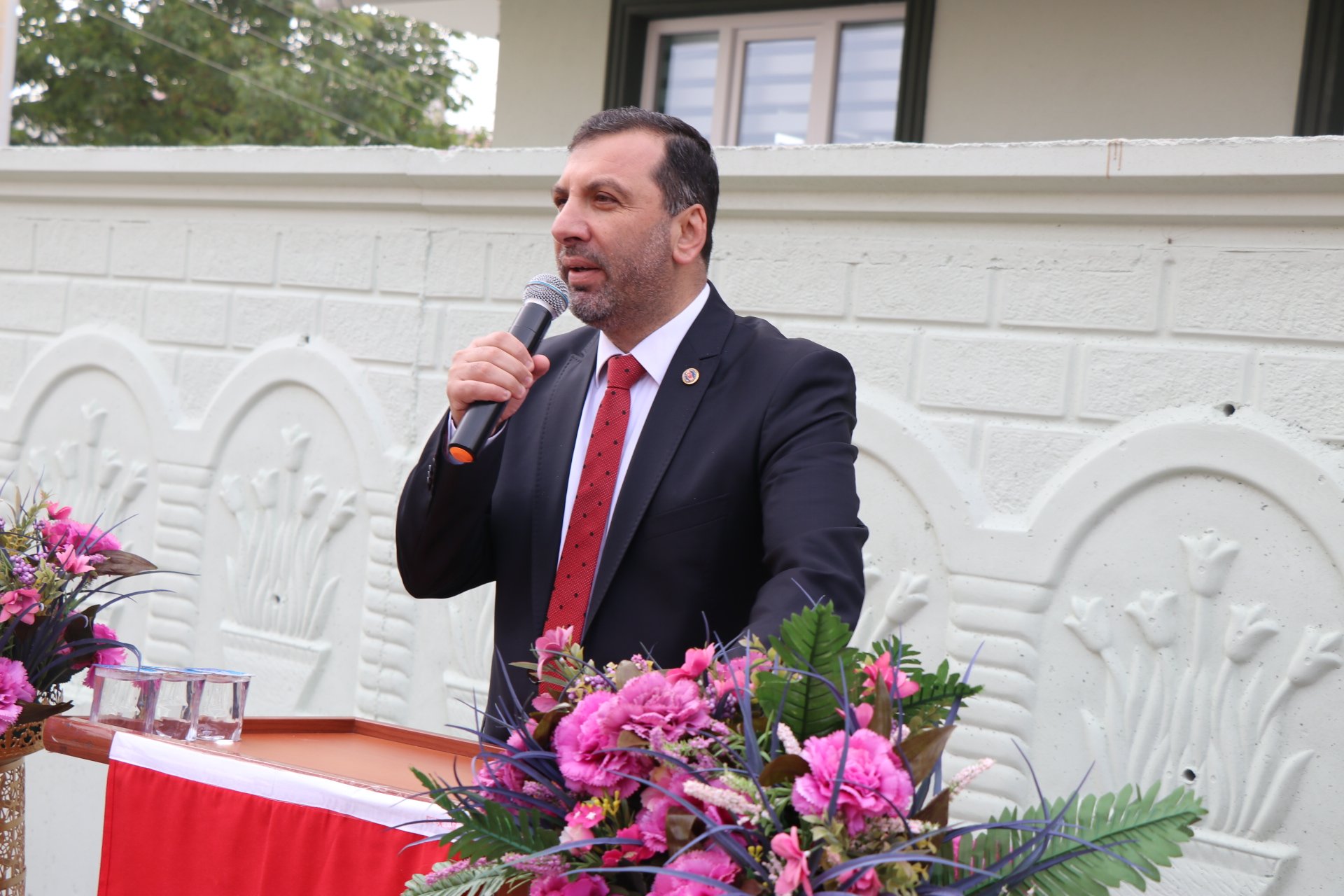  Bu milletin sırtı yere gelmez